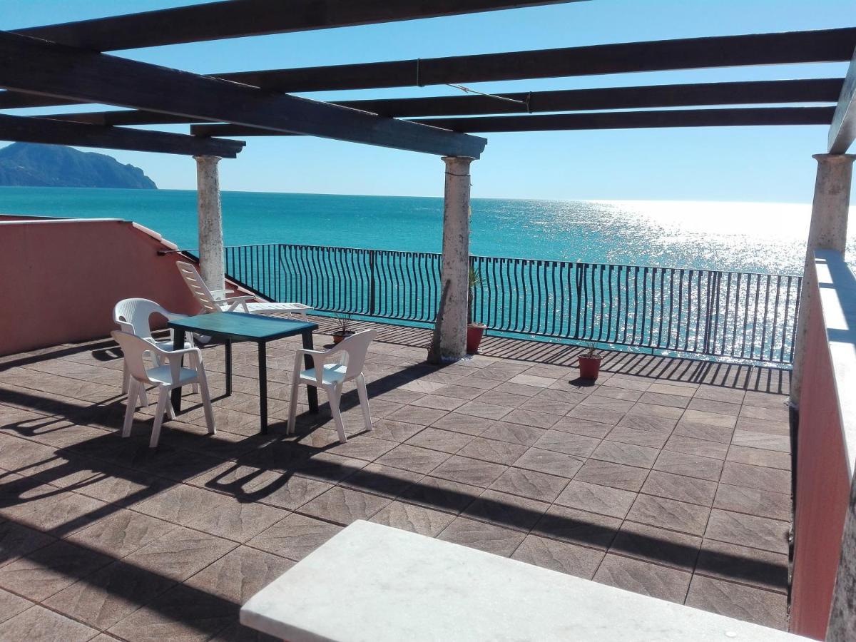 Apartament Un Tuffo In Mare Genua Zewnętrze zdjęcie